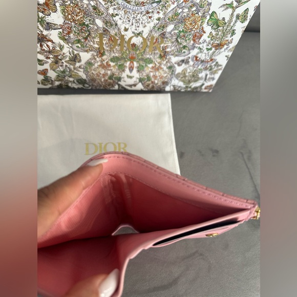 ๐SOLD๐ New Dior Caro Dahlia Wallet in Antique Pink - Picture 11 of 13